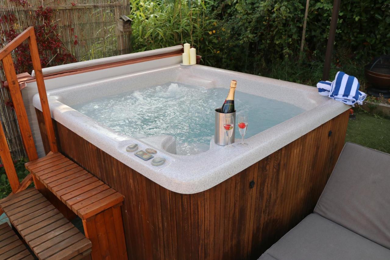 Palm 1 Park Home With Hot Tub Swanage Exterior photo