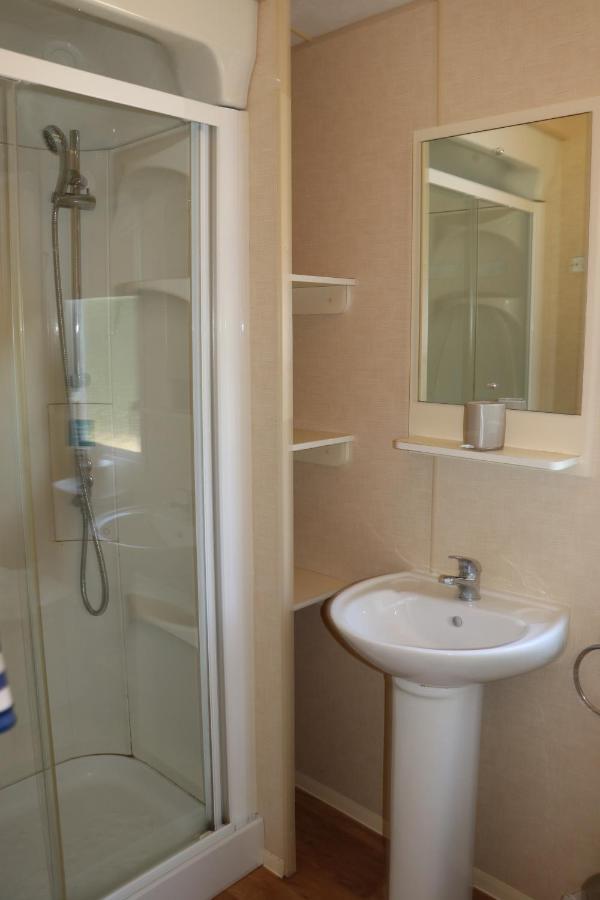 Palm 1 Park Home With Hot Tub Swanage Exterior photo